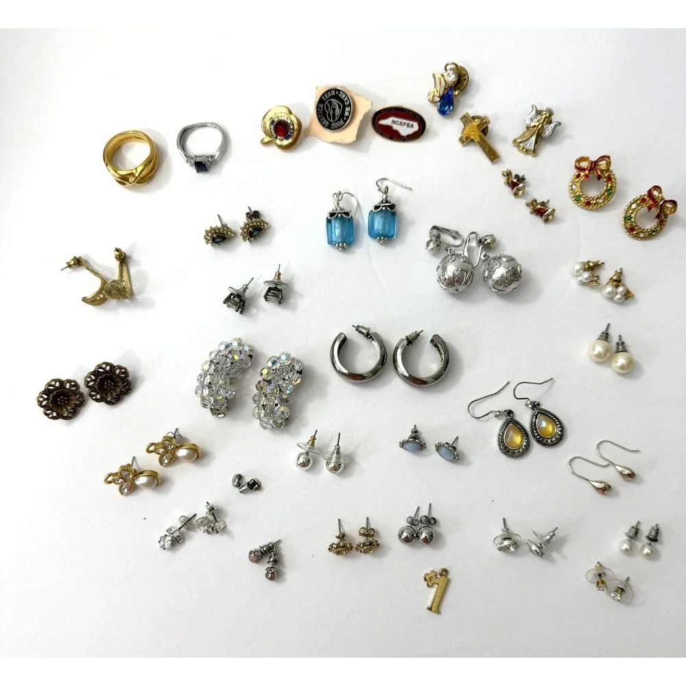 Lot of Vintage Costume Jewelry Rings Pins Earrings 33 Pieces
